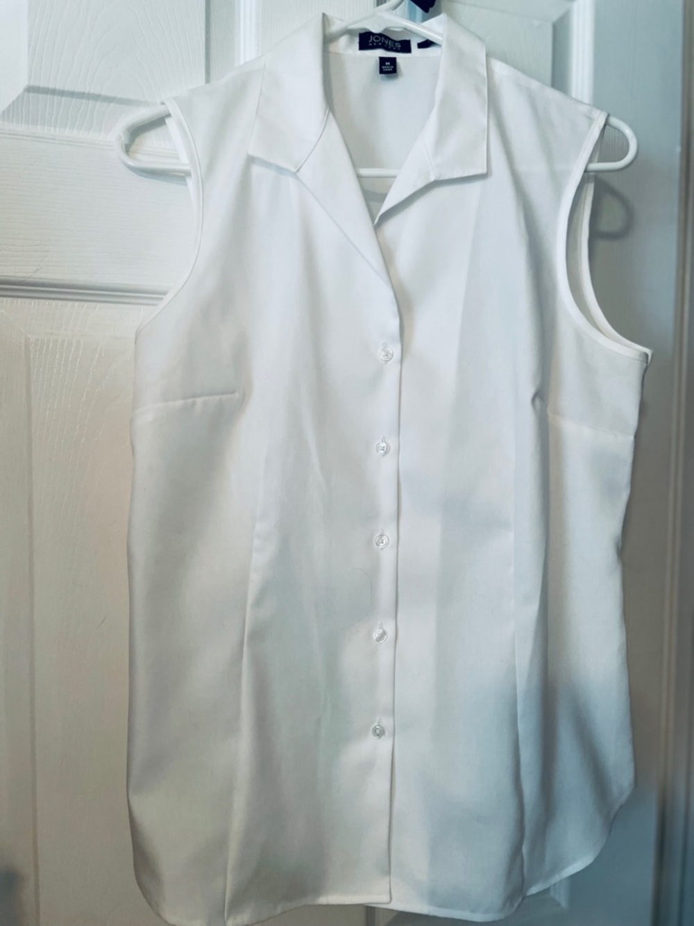 Jones New York White Sleeveless Button-Down Shirt